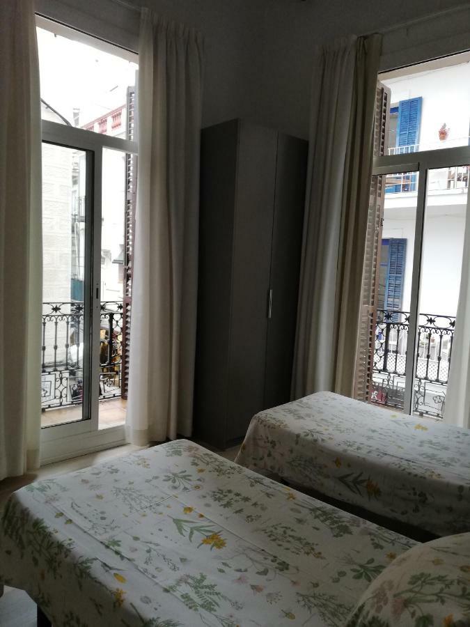 Hostal Parellades Sitges Extérieur photo